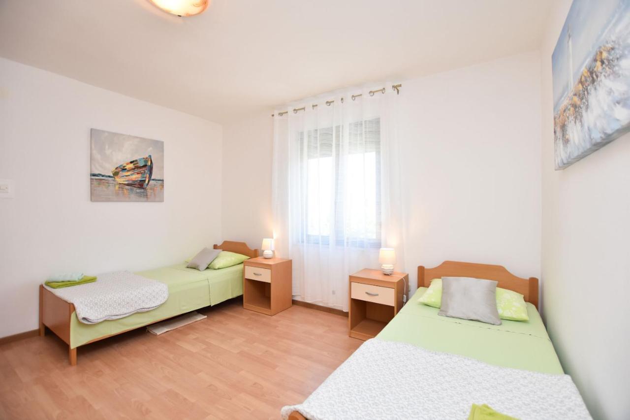 Apartments Tonja Primosten Exterior photo